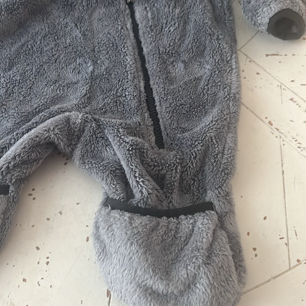 Adorable North Face Newborn to 3 month zip up - Picture 5 of 5